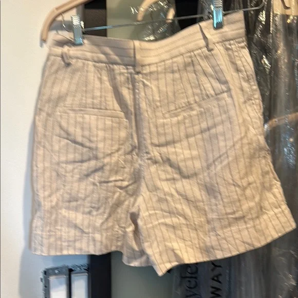 Banana Republic Factory High Waist Shorts - Cream - Picture 3 of 3